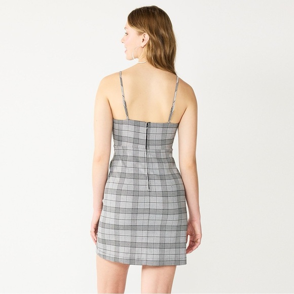 NWOT Front Notch Plaid Mini Dress Size 13 - Picture 3 of 7
